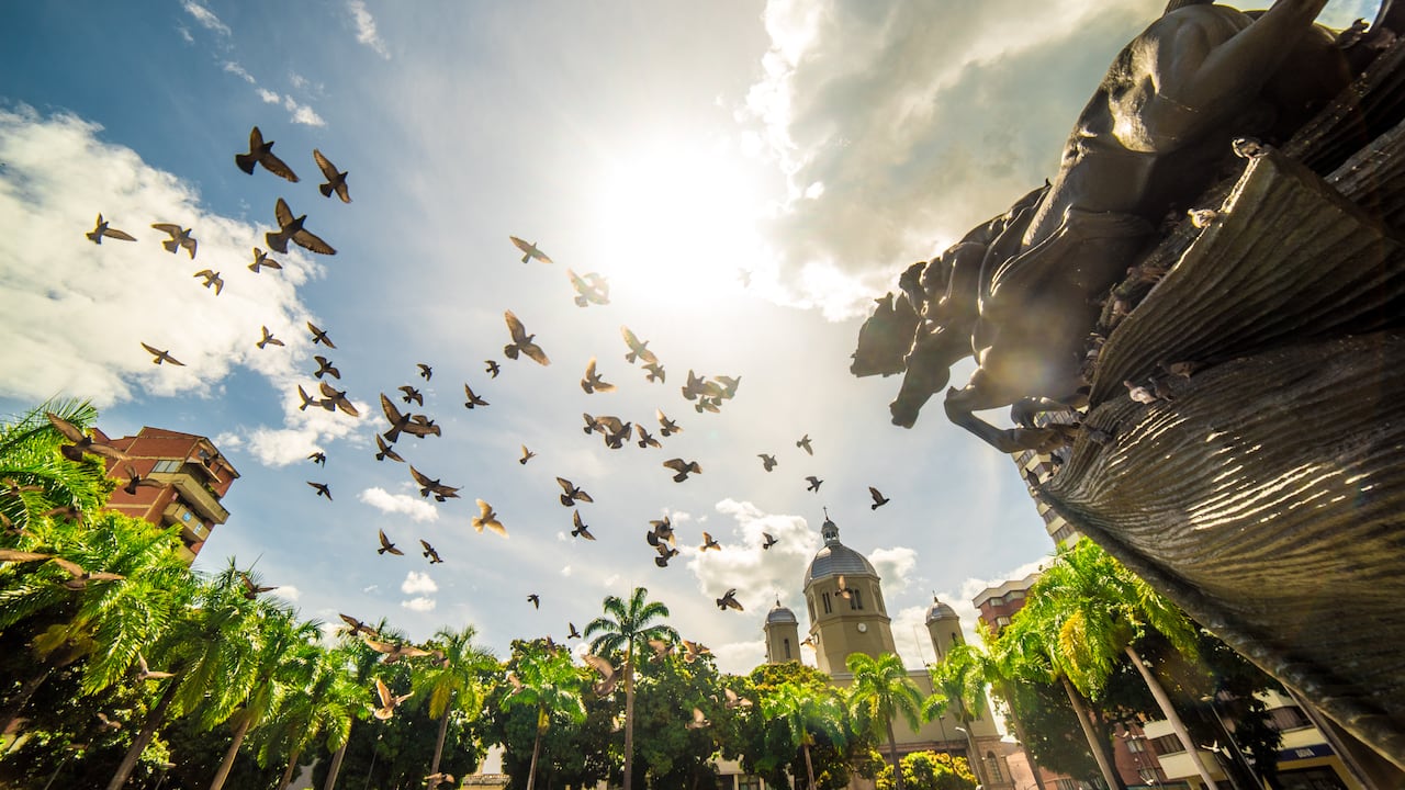 Una de las apuestas de la actual administración municipal es fortalecer el turismo para que Pereira sea el corazón logístico del país. (Plaza de Bolívar de Pereira).
