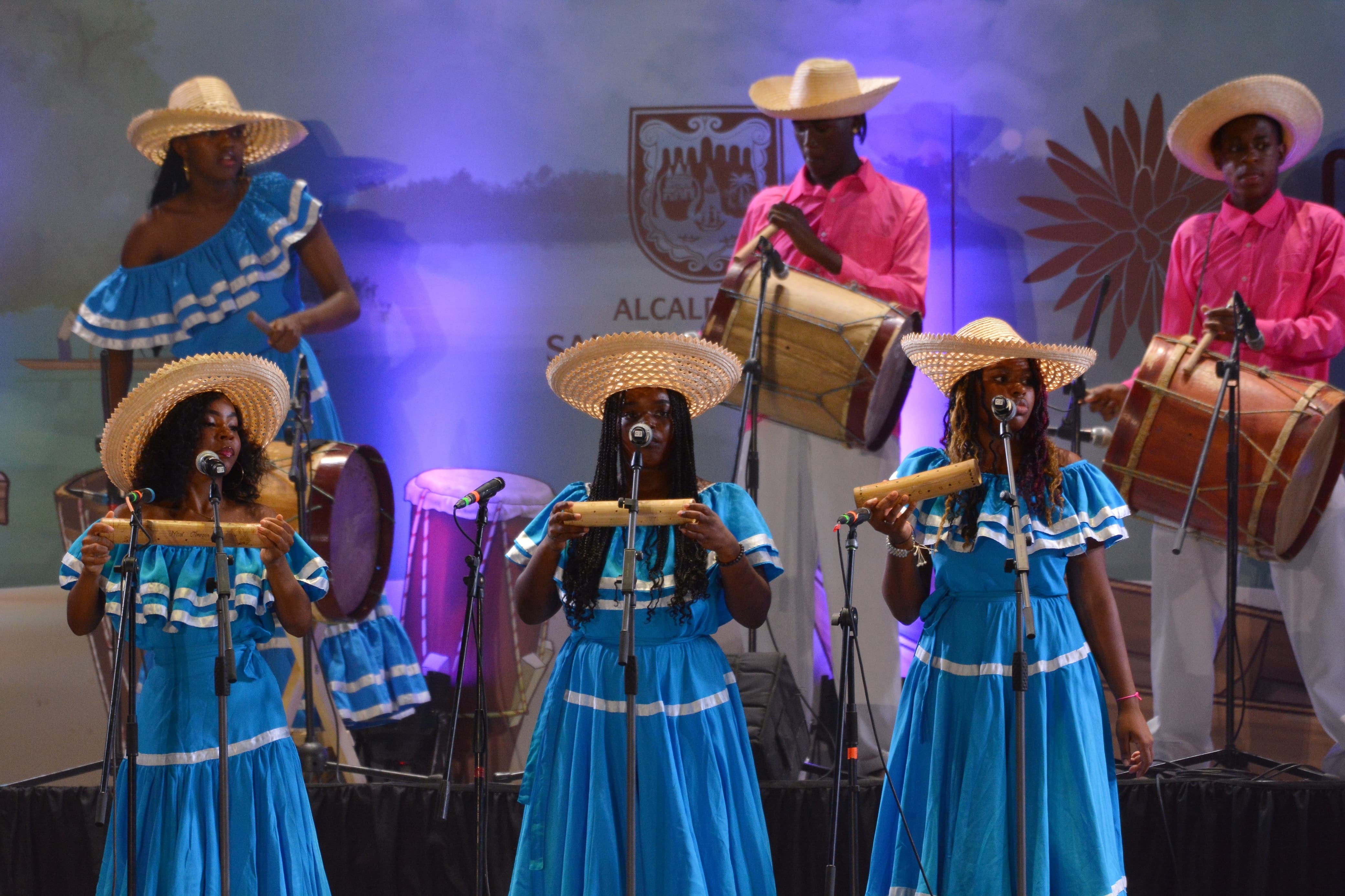 Al ritmo del currulaos, bunde, alabaos y otros sonidos, arrancó la edición XXVIII del Festival de Música del Pacífico Petronio Álvarez. Foto Jorge Orozco / El País