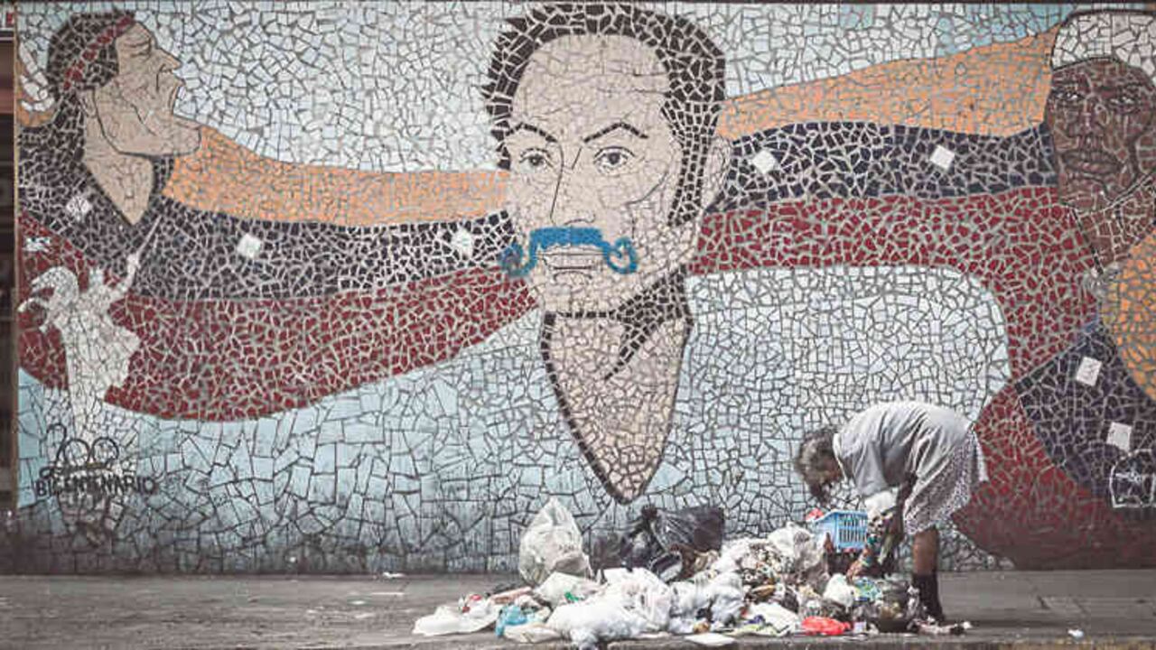 'Bolívar con bigotes azules' (2018). Jesús Briceño. Fotografía digital.