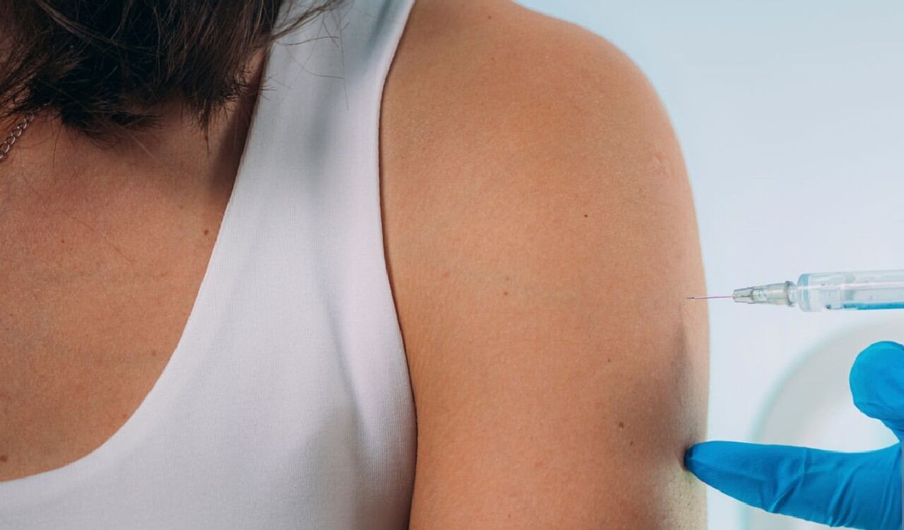 La vacuna sigue siendo la estrategia más eficiente para evitar picos de contagios y muertes