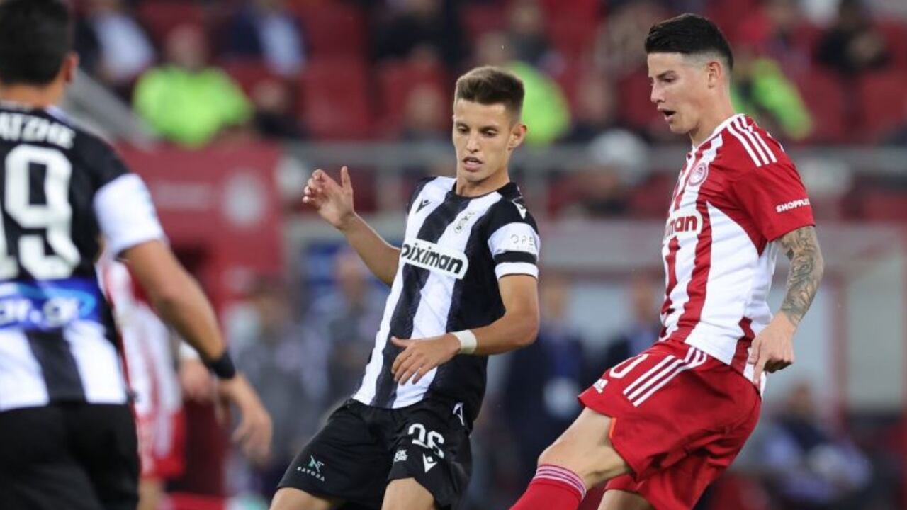 James jugó 71 minutos del partido frente a PAOK en condición de local