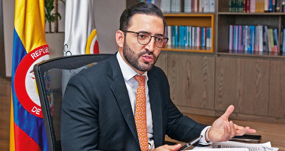 Carlos Mario Zuluaga, contralor (e). 