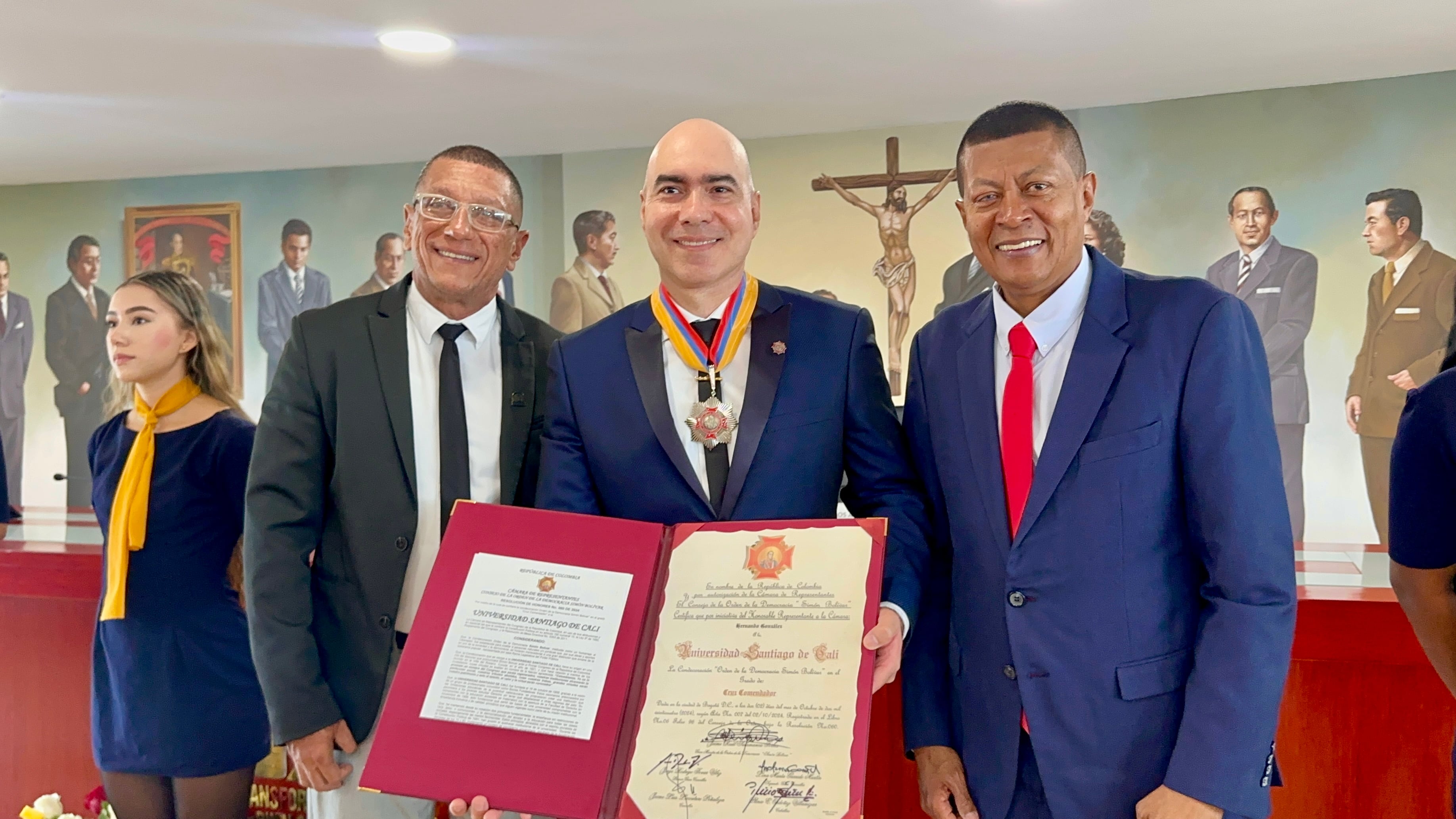 Condecoración a la Universidad Santiago de Cali