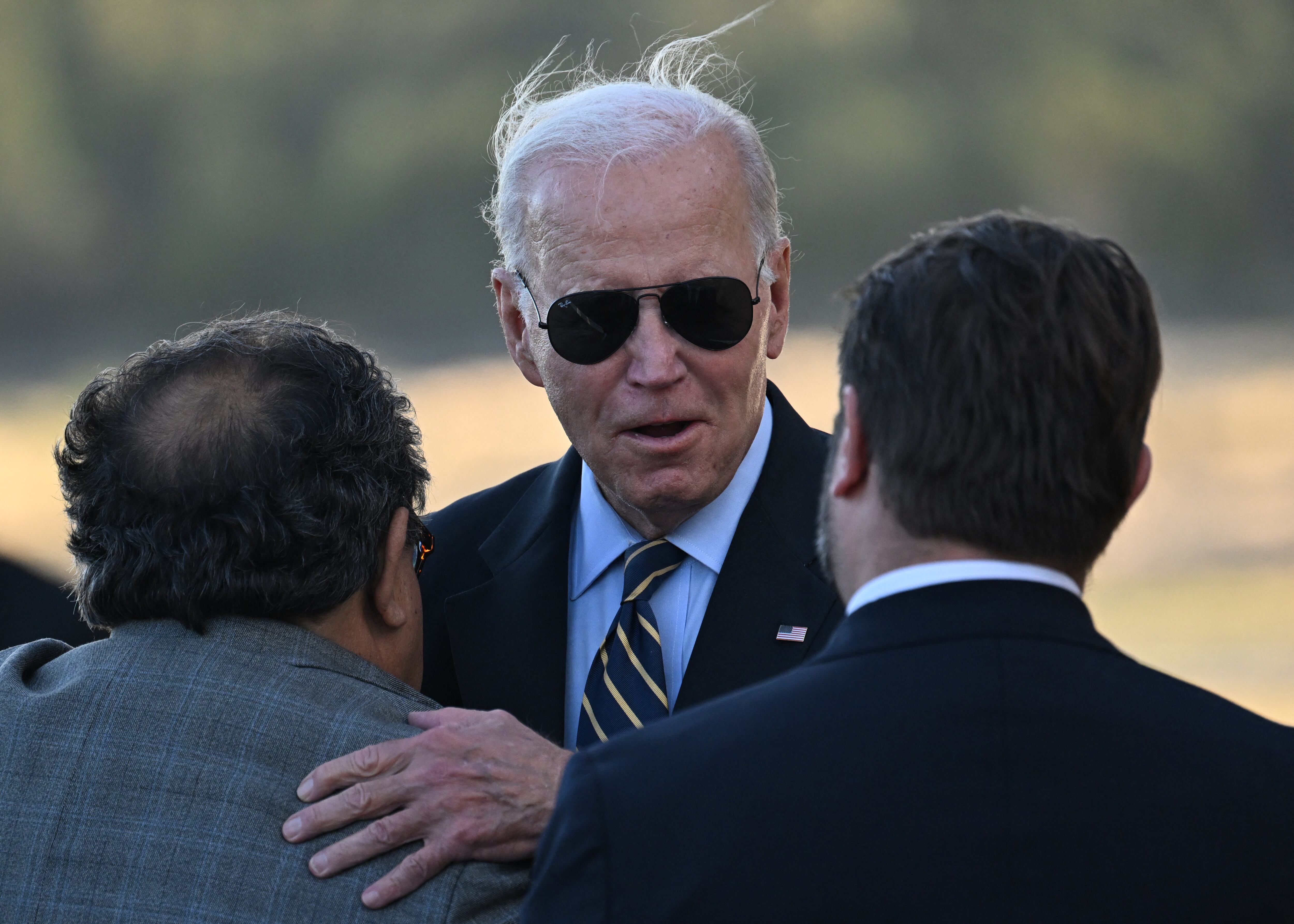 Biden otorgará a la zona de 400.000 hectáreas el estatus de "monumento nacional", informó a la prensa Ali Zaidi, asesor climático de la Casa Blanca, en el Air Force One, que trasladó al mandatario demócrata de 80 años a Arizona a última hora del lunes.