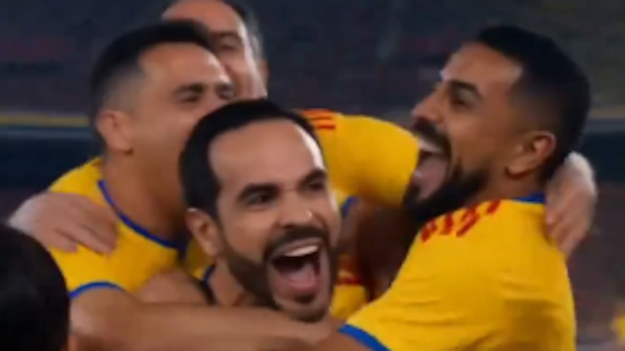Abelardo de la Espriella, en imágenes de video que hace una parodia de las elecciones comparándolas con un partido en la cancha.