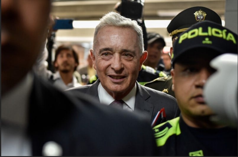 El expresidente Álvaro Uribe Vélez en los juzgados de Paloquemao.