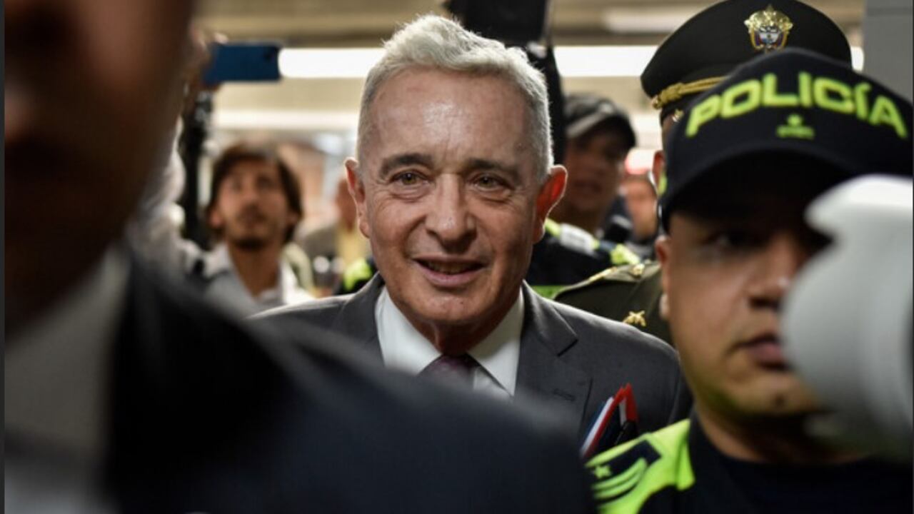 El expresidente Álvaro Uribe Vélez en los juzgados de Paloquemao.