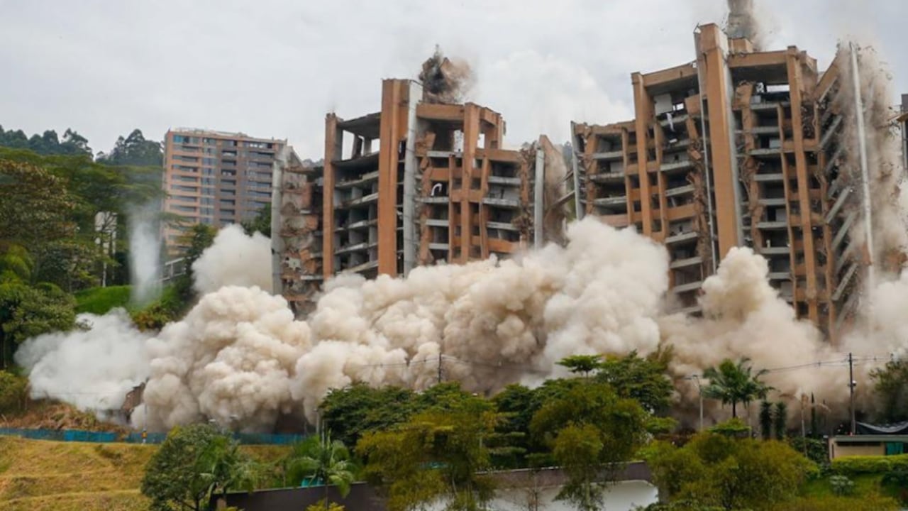 Demolición del edificio Continental Towers de Medellín.