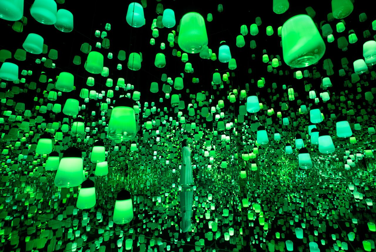 teamLab, Forest of Resonating Lamps: One Stroke - a Year in the Mountains, 2024, Interactive Installation, Endless, Sound: Hideaki Takahashi, Production Support: Hirohito Saito (OryZa Design), Shinya Yoshida (SYD INC.) © teamLab, courtesy Pace Gallery