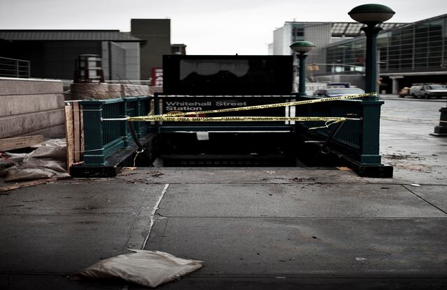 Obama visitó a los damnificados en el municipio de Brigantine, y les prometió ayuda, mientras la zona costera del Este del país intenta recuperarse de 'Sandy', que tocó tierra la tarde del lunes al sur de Atlantic City.