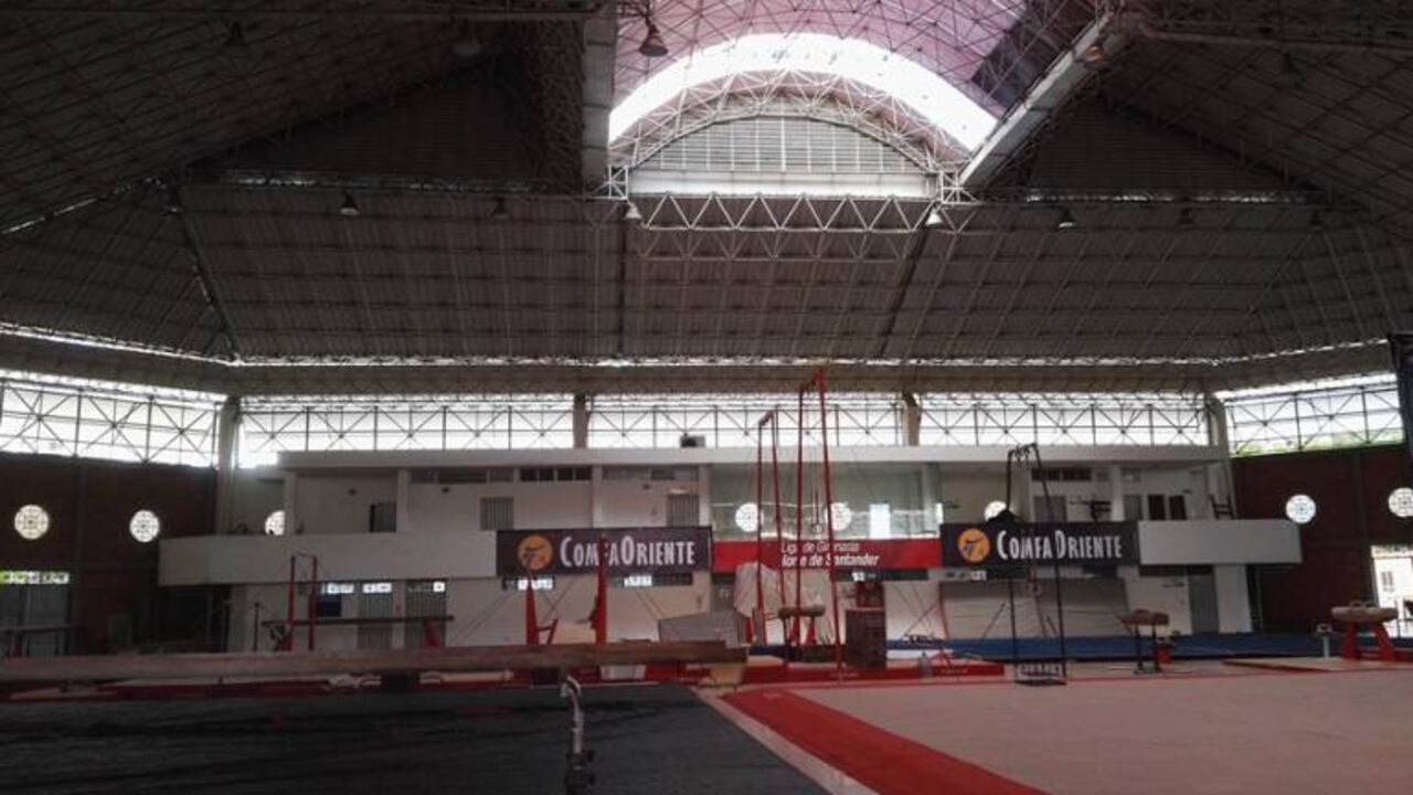 El coliseo donde entrenan deportistas de talla internacional en Cúcuta, presenta goteras.
