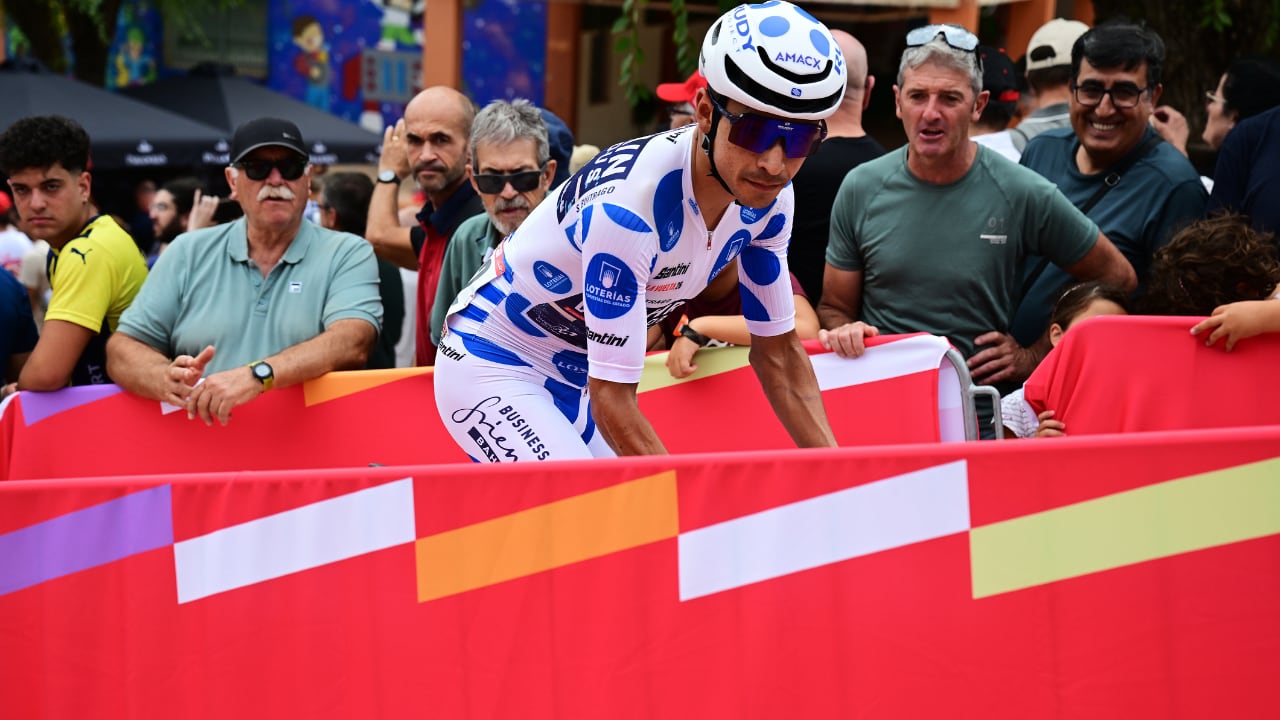 Santiago Buitrago se afianza en la Vuelta a España 2026 como líder de la montaña.