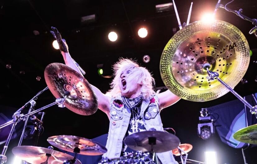 Chargeeeeee, en las baterías de este Live Drama Tour 2025.