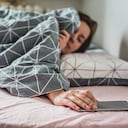 Dormir con el celular