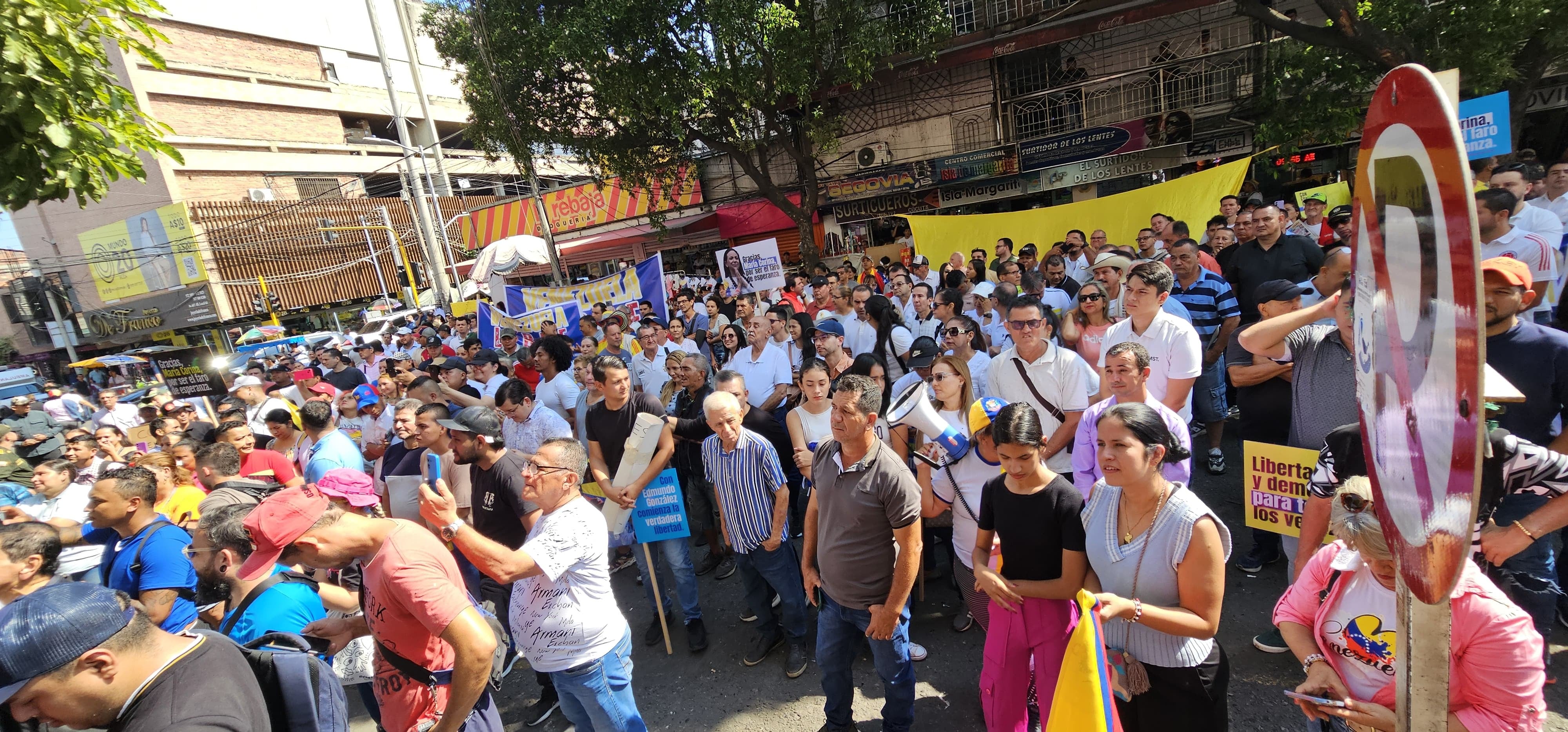 Desde el centro de la ciudad, cucuteños acompañaron a Álvaro Uribe Vélez