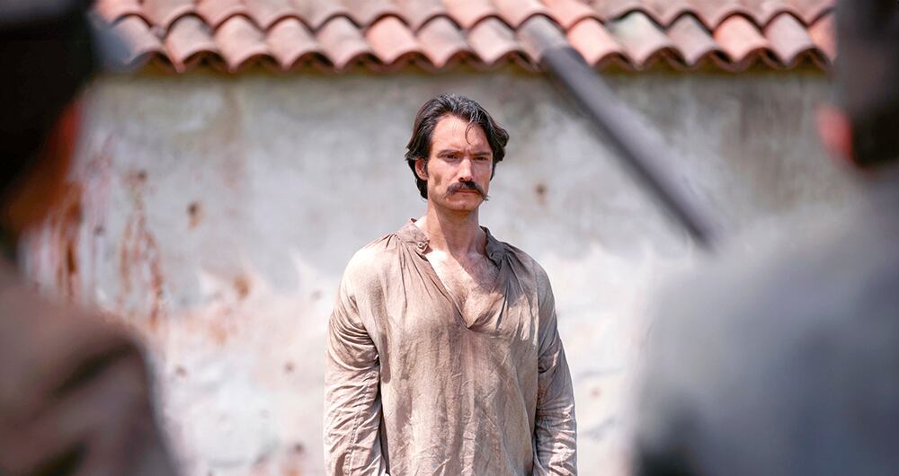 Claudio Cataño acaba de dejar atrás al personaje de Aureliano Buendía. después de casi tres años de habitarlo y respirarlo. 