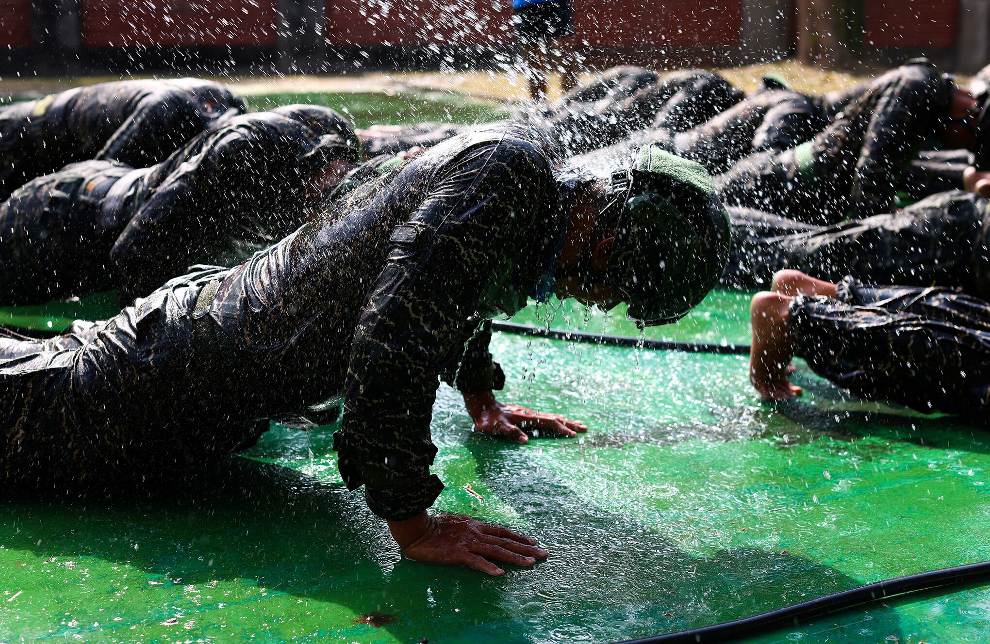 dentro del campo de entrenamiento de hombres rana de la marina de Taiwán.