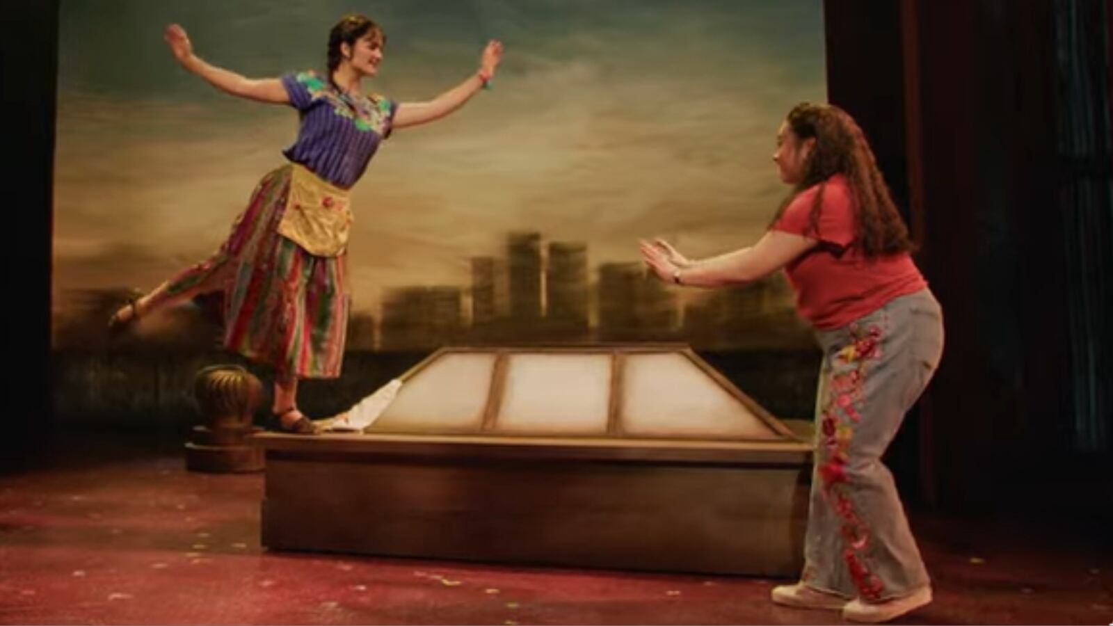 Real women have curves: cómo una obra de Broadway ambientada en los 80 muestra la realidad actual de los inmigrantes