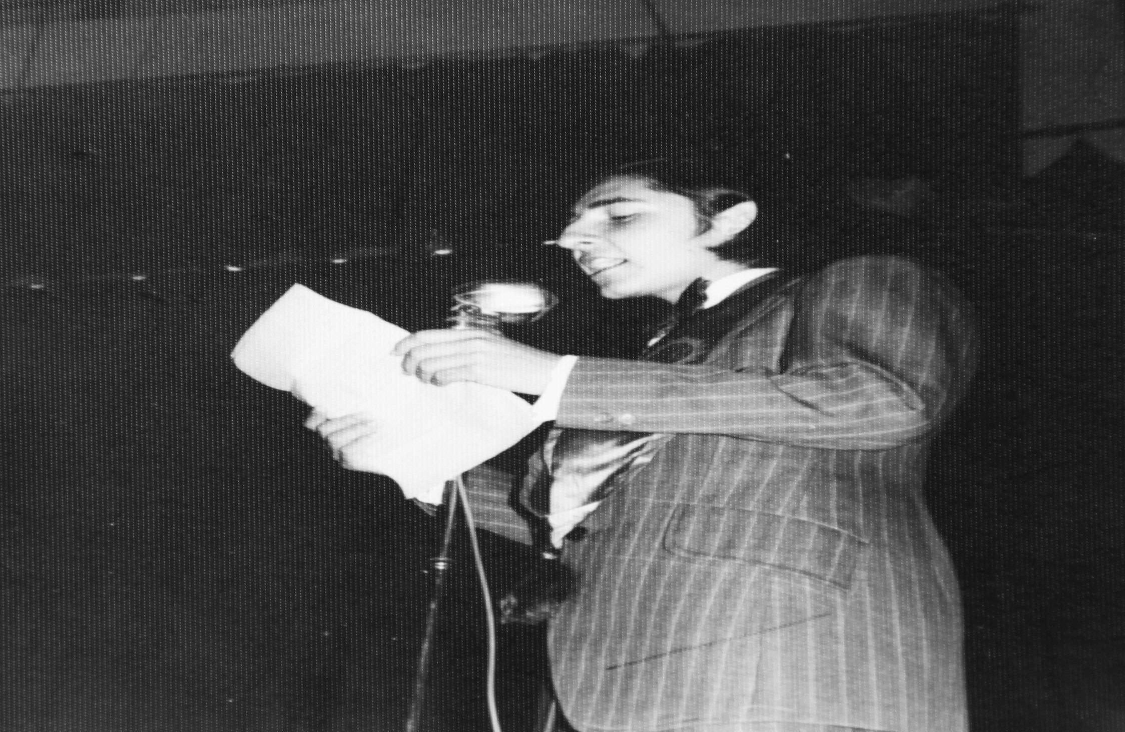 En 1976 se graduó en la Facultad de Ciencias Jurídicas y Socioeconómicas de la Universidad Javeriana..