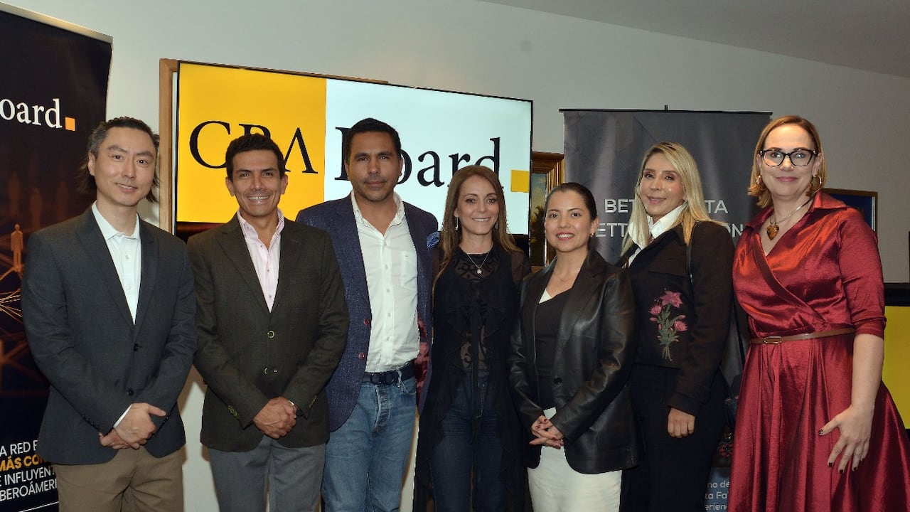 CBA Board llevó su IA & Growth Latam a Bogotá. El evento contó con la participación de Maximiliam Ge (a la izquierda), autoridad internacional en el uso de inteligencia artificial empresarial.