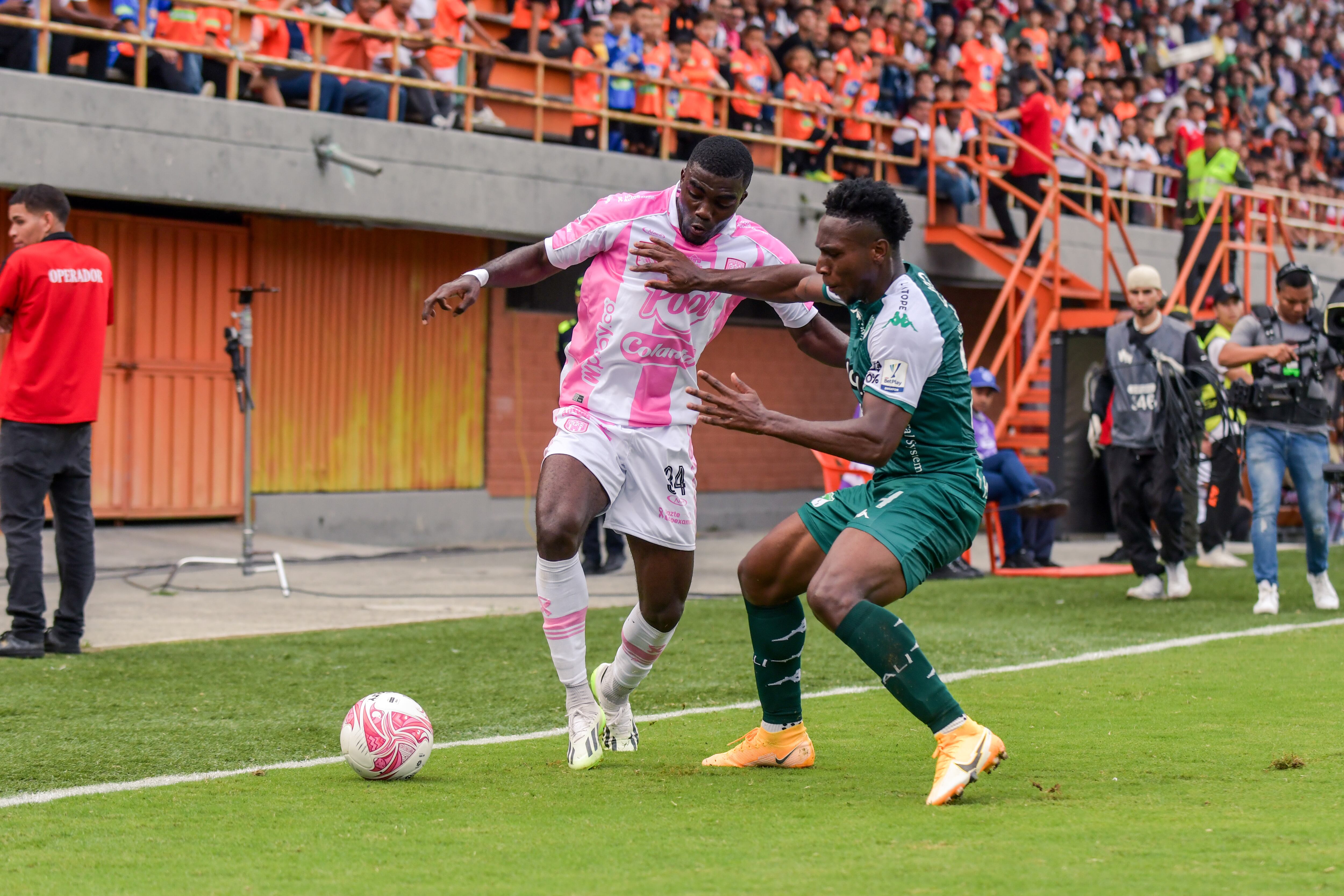 Octubre 20 de 2023. Envigado vs Deportivo Cali Liga Betplay 2023-II (Fotos: David Jaramillo)