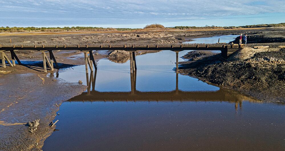 Desde principios de julio, el gobierno paga dos litros de agua embotellada por día a más de 500.000 personas vulnerables que residen en el área metropolitana.