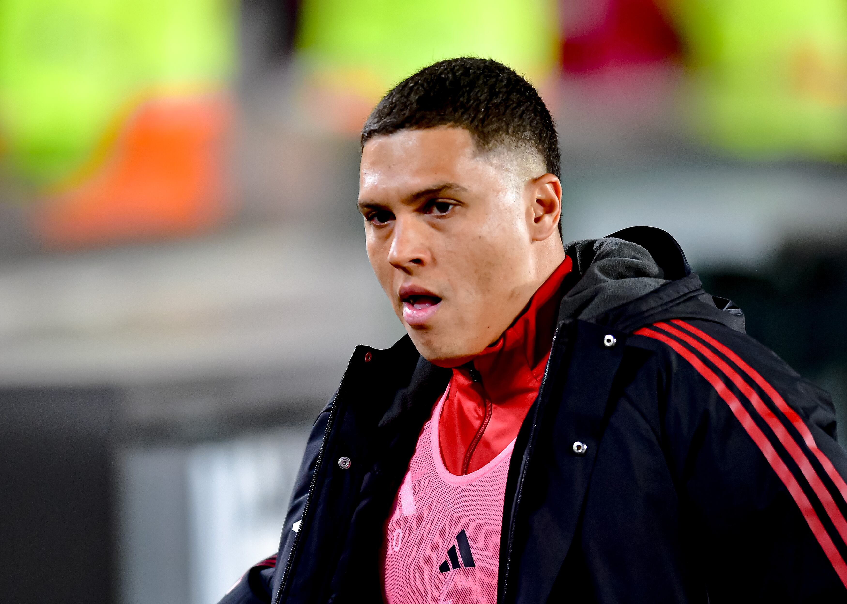 BUENOS AIRES, ARGENTINA - JULY 27: Juan Fernando Quintero #10 of River Plate looks on prior to a Torneo Clausura Betano 2025 match between River Plate and San Lorenzo at Estadio Mas Monumental Antonio Vespucio Liberti on July 27, 2025 in Buenos Aires, Argentina. (Photo by Marcelo Endelli/Getty Images)