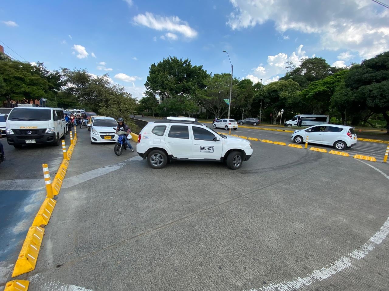 Panorama del retorno en la carrera 80, este es el cruce.