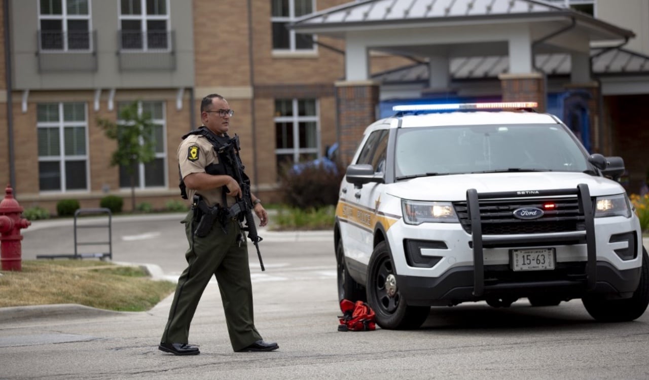 La policía ya acordonó el sitio donde ocurrió la tragedia en medio de un desfile que celebraba el Día de la Independencia de Estados Unidos.