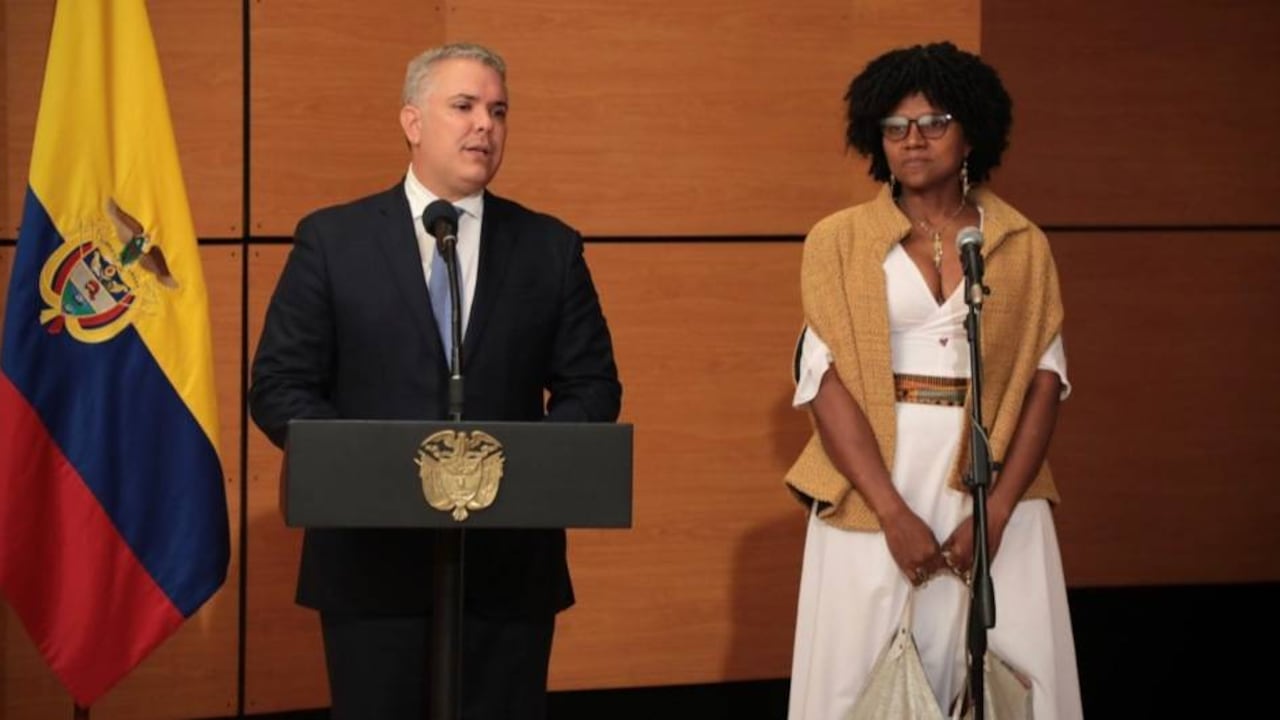 La bióloga chocoana Mabel Torres acaba de tomar posesión ante el presidente Duque como primera ministra de Ciencia y Tecnologia.