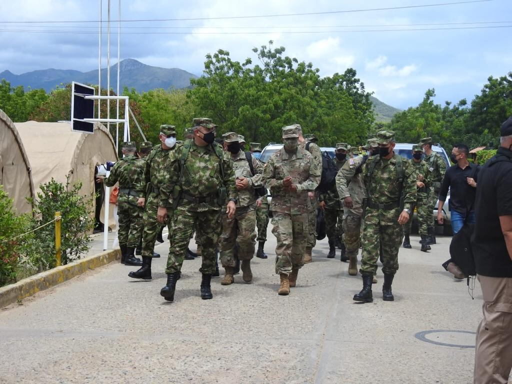 Visita comandante del Ejército Sur de Estados Unidos