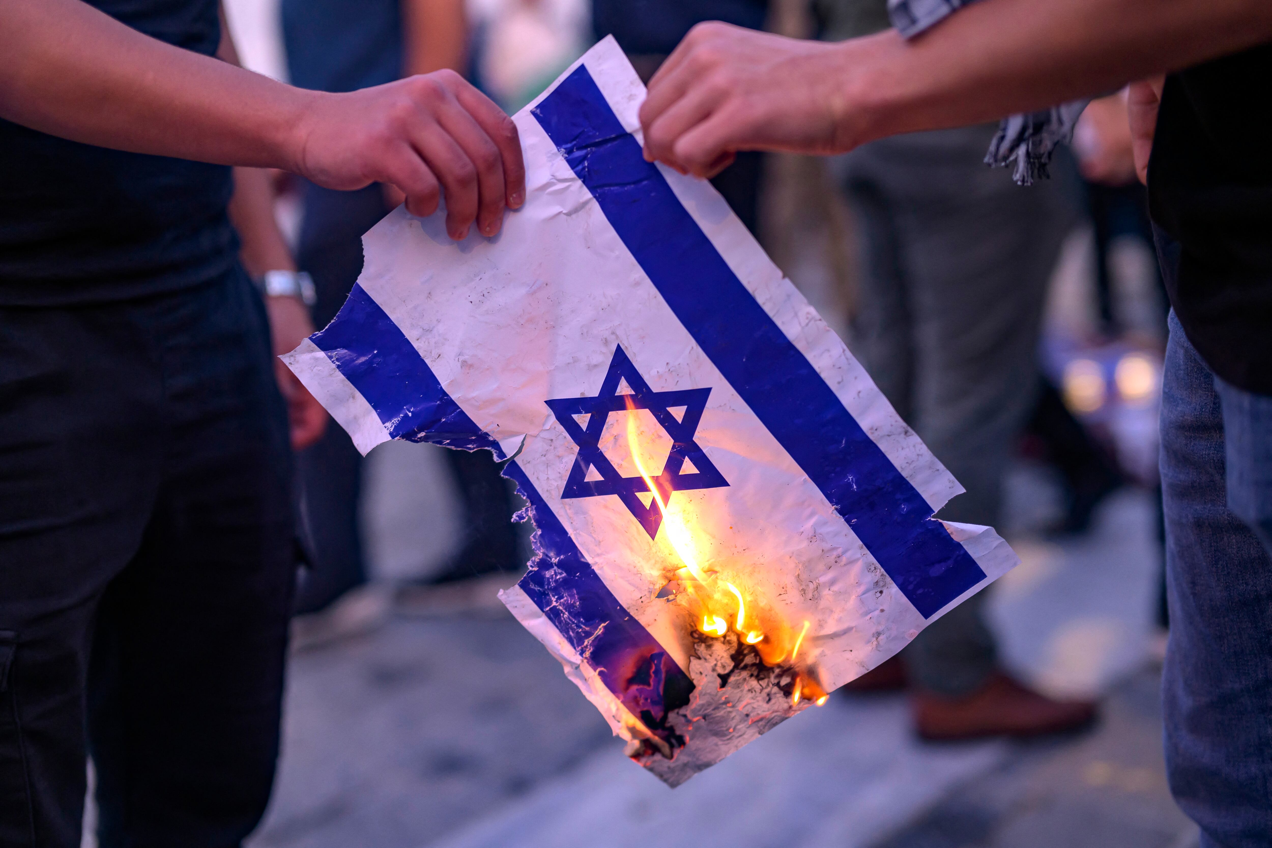 Bandera de Israel quemada en Turquía