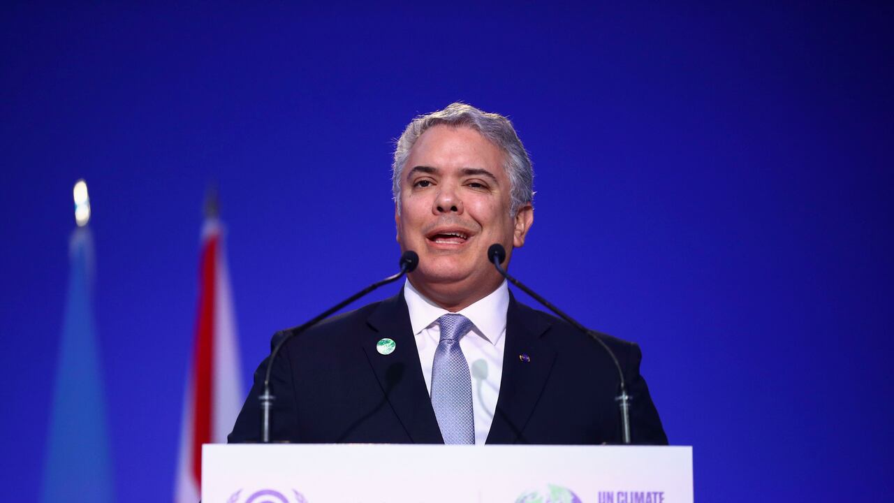 GLASGOW, ESCOCIA - 02 DE NOVIEMBRE: Ivan Duque Márquez, Presidente de Colombia, habla durante la Conferencia de la ONU sobre Cambio Climático en el tercer día de la COP26 en la SECC el 2 de noviembre de 2021 en Glasgow, Escocia. En 2021 se celebra la 26a Conferencia de las Naciones Unidas sobre el Cambio Climático. La conferencia se desarrollará a partir del 31 de octubre durante dos semanas y finalizará el 12 de noviembre. Estaba previsto que tuviera lugar en 2020, pero se retrasó debido a la pandemia de Covid-19. (Foto de Hannah McKay - Pool / Getty Images)