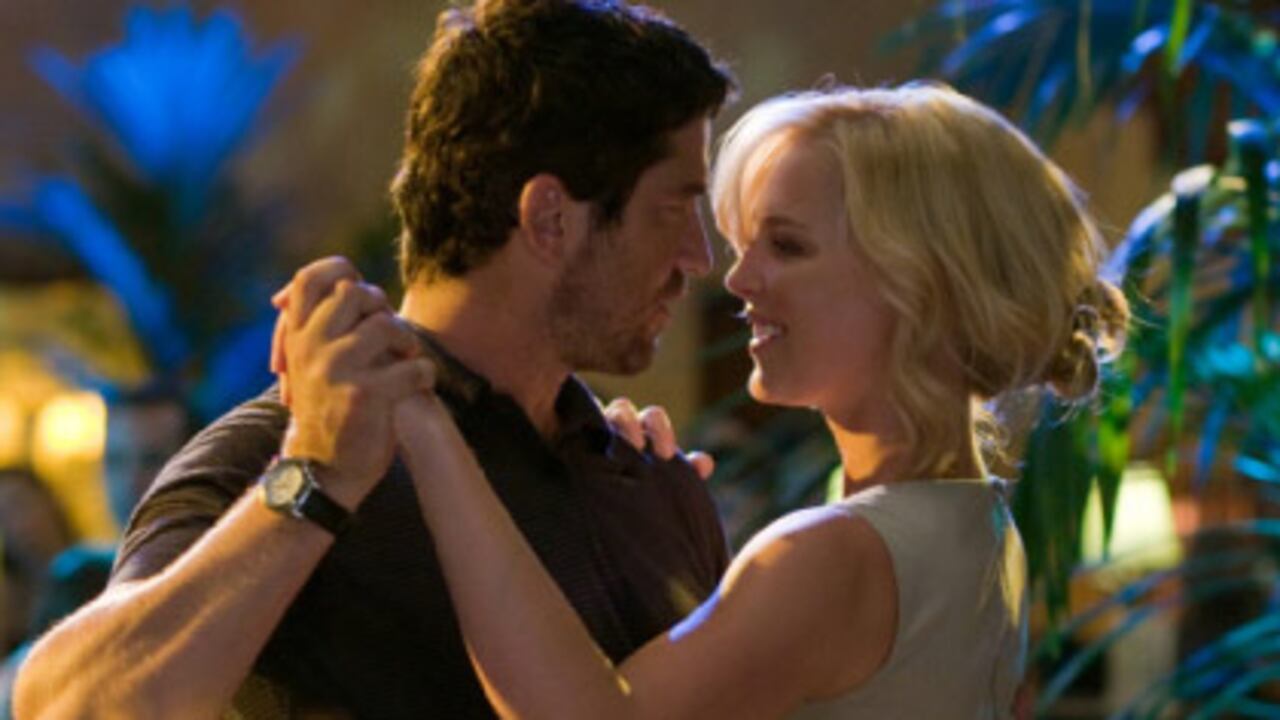 La feminista Abby Richter (Katherine Heigl) se ve obligada a producir el programa del machista Mike Chadway (Gerard Butler)
