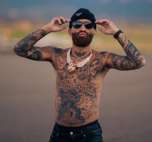 El cantante es reconocido por su trabajo musical en la industrial de la música urbana.