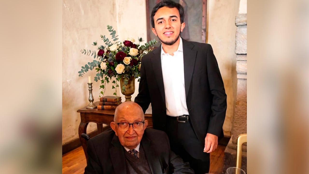 Plinio Apuleyo Mendoza con su sobrino nieto Daniel Riaño