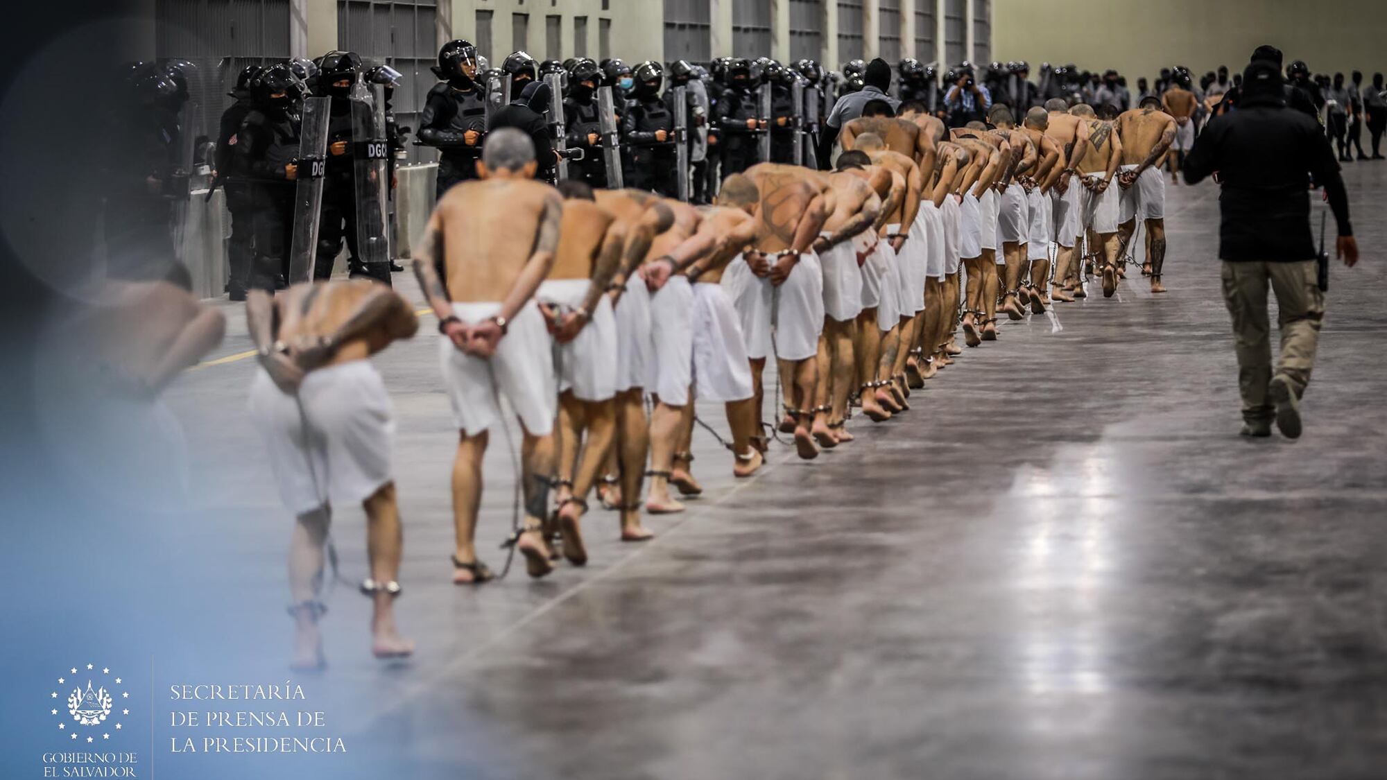 Presidente Nayib Bukele ejecuta el segundo traslado de 2,000 pandilleros al Centro de Confinamiento del Terrorismo
marzo 15 2023