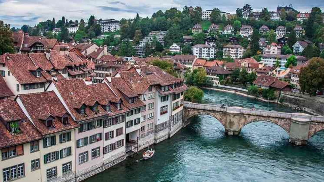 5. Universidad de St. Gallen: Es especialista en administración de empresas, economía, derecho y asuntos internacionales. Está ubicada en el norte de Suiza y entre sus ex alumnos se encuentran el ex CEO de Deutsche Bank y actual presidente del Banco de Chipre, Josef Ackermann. Foto pixabay