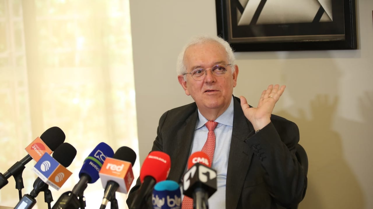 José Antonio Ocampo Gaviria, ministro de
Hacienda y Crédito Público
RUEDA DE PRENSA