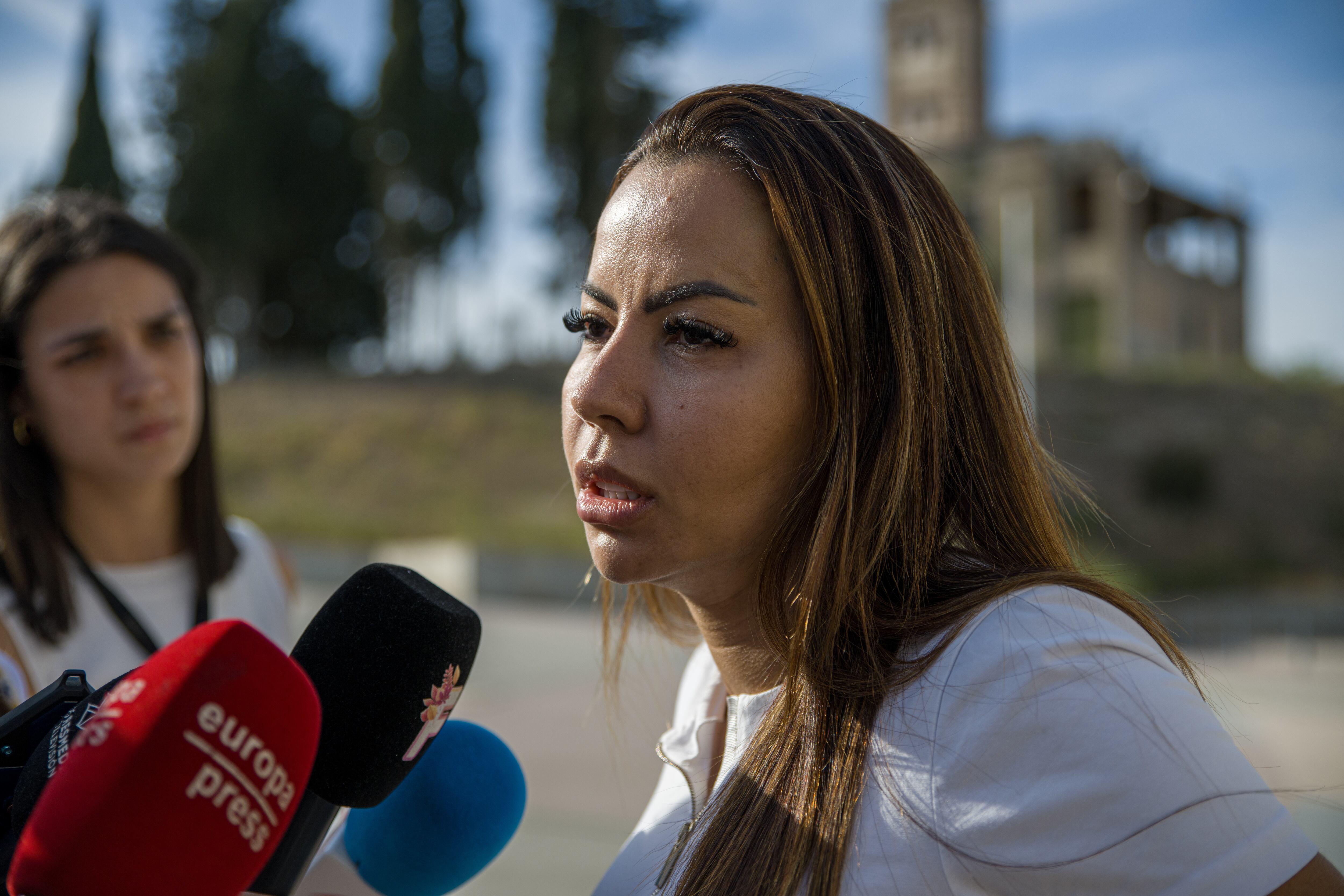 La ex esposa de Dani Alves, Dinorah Santana, asiste a los medios de comunicación después de visitar al futbolista Dani Alves en la prisión de Brians 2, el 6 de mayo de 2023, en San Esteban Sasroviras, Barcelona, ​​Cataluña, España. (Foto de Lorena Sopena/Europa Press vía Getty Images)