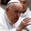 El papa pasó su segunda noche hospitalizado, tras cirugía abdominal.