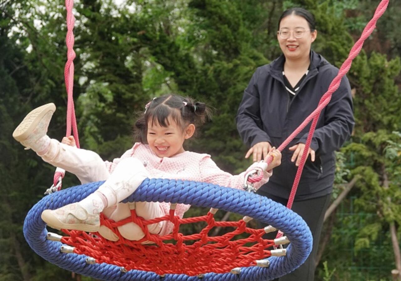 China, que en su día trató de controlar el crecimiento de la población con su política del hijo único, enfrenta ahora el problema contrario.