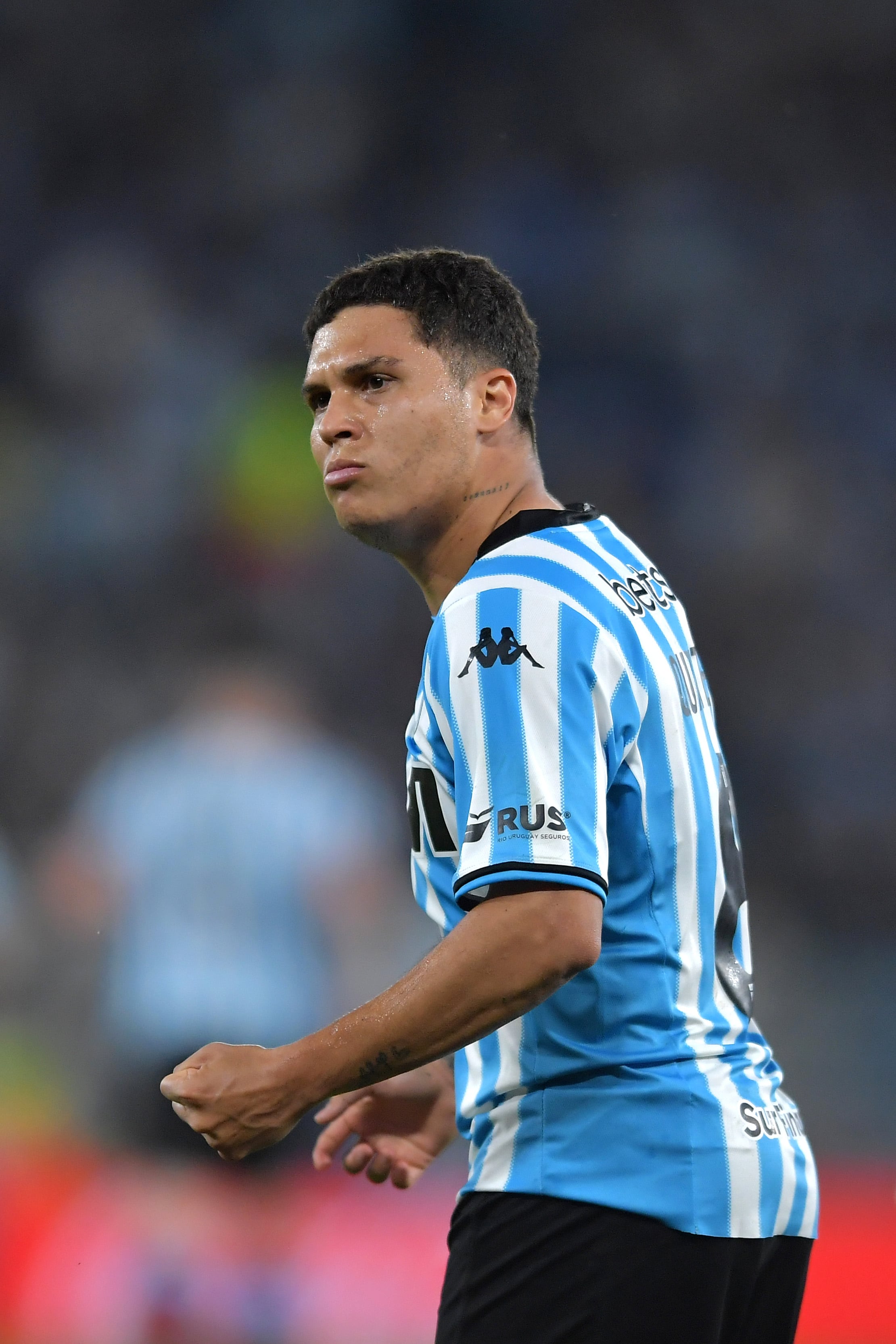 AVELLANEDA, ARGENTINA - OCTOBER 31: Juan Fernando Quintero of Racing Club celebrates after scoring the team's first goal via penalty during the Copa CONMEBOL Sudamericana 2024 Semifinal second leg match between Racing Club and Corinthians  at Presidente Peron Stadium on October 31, 2024 in Avellaneda, Argentina. (Photo by Marcelo Endelli/Getty Images)