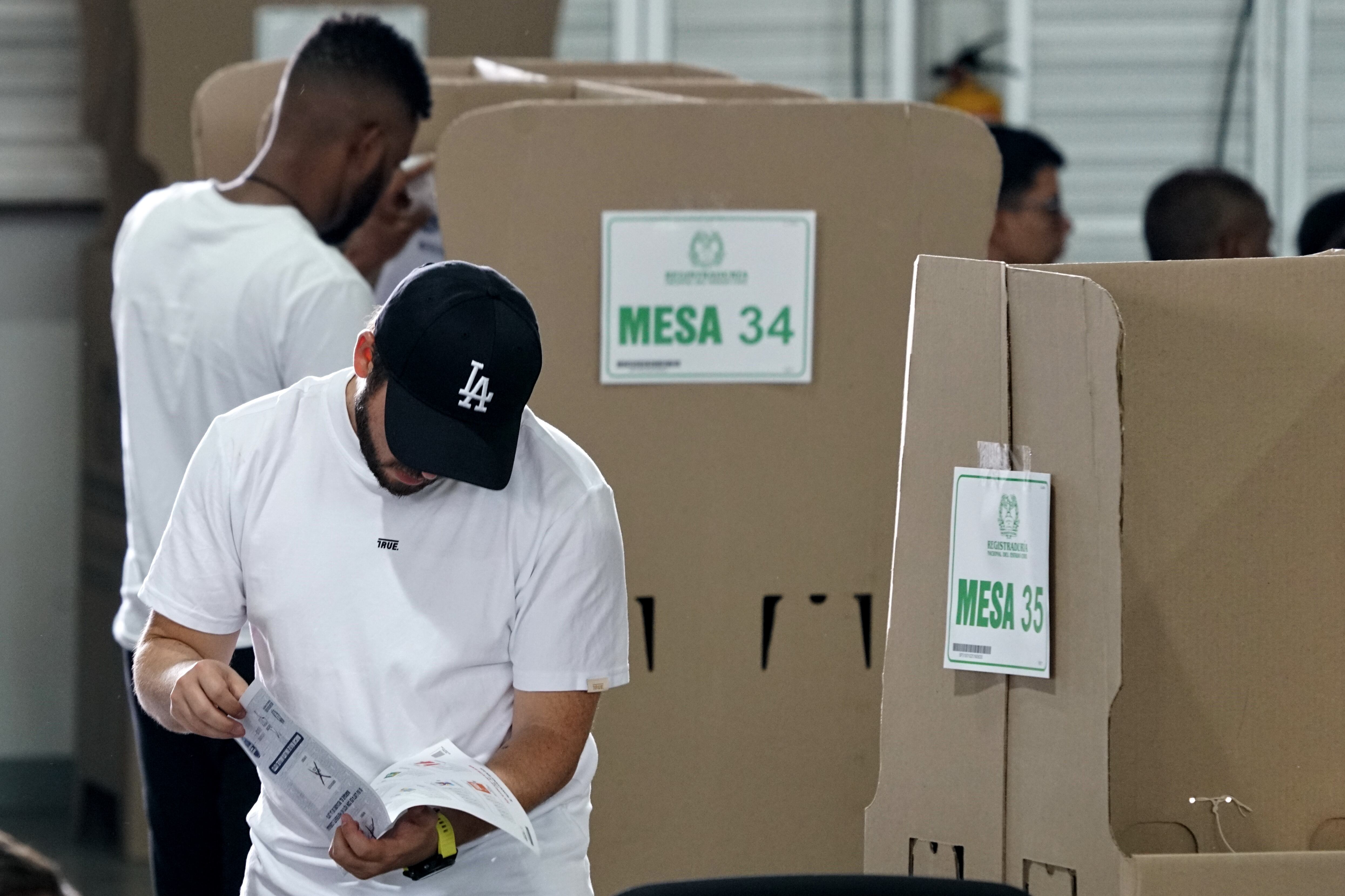 Elecciones 2023 en Cali, Valle del Cauca. Los colombianos salen a votar por sus candidatos