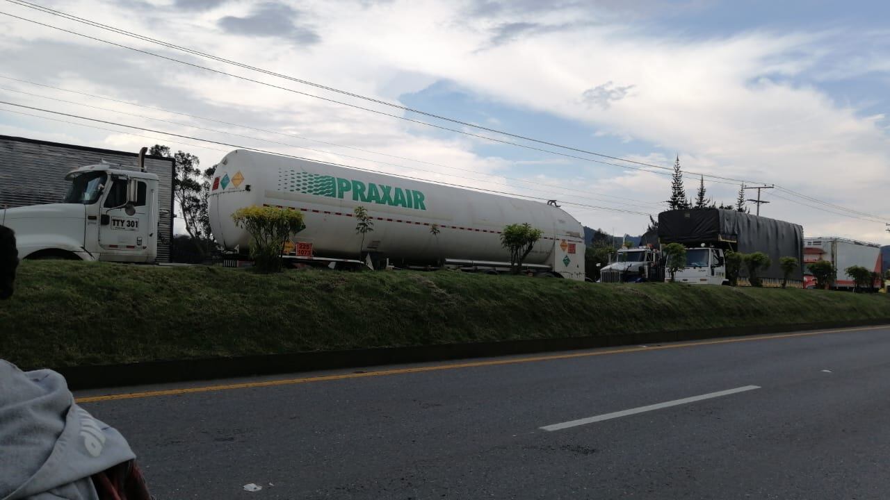 Este es uno de los tanques de oxígeno que está quieto en los bloqueos de vías que se presentan en el país