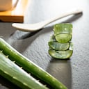 Belleza natural: Fortalezca su cabello con tratamientos caseros a base de aloe vera.