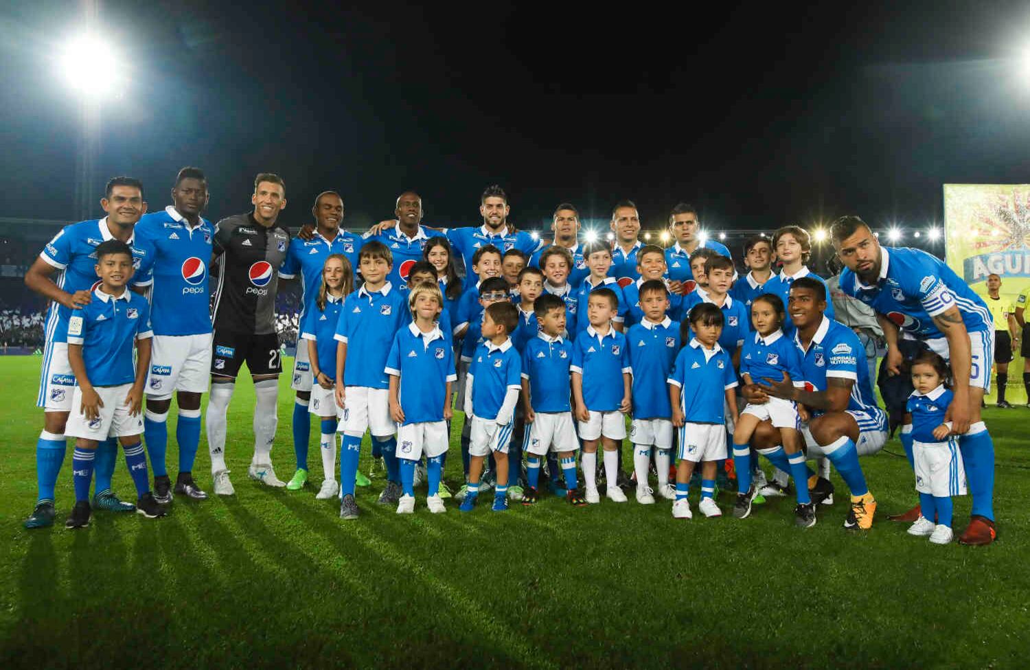 La plantilla de Millonarios celebra su pase a la final, en la que se verá las caras con su eterno rival. 