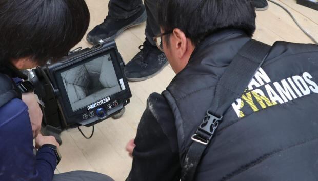 El descubrimiento del pasillo Gamalouni en la cara norte de la pirámide , de 9 metros de largo (Ministerio de Turismo y Antigüedades de Egipto).