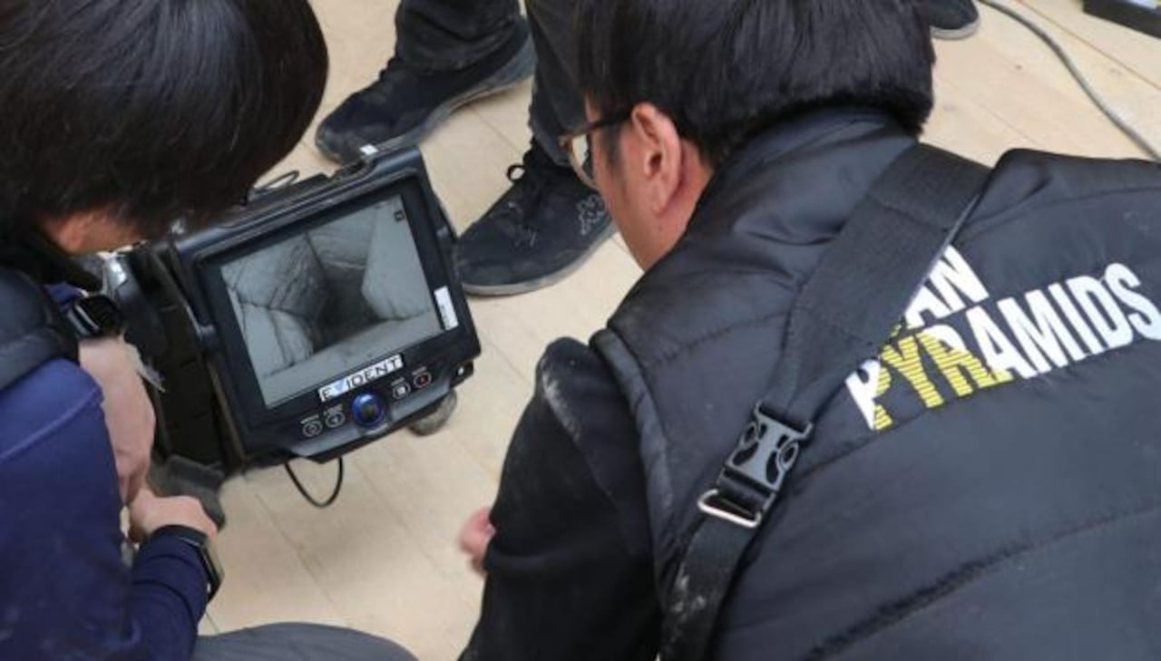 El descubrimiento del pasillo Gamalouni en la cara norte de la pirámide , de 9 metros de largo (Ministerio de Turismo y Antigüedades de Egipto).