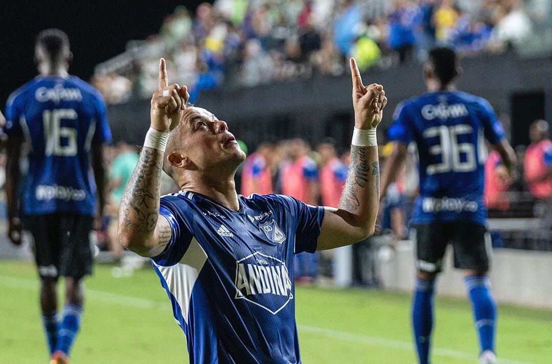 Leonardo Castro marcó el gol de la victoria azul frente a Nacional, en amistoso.
